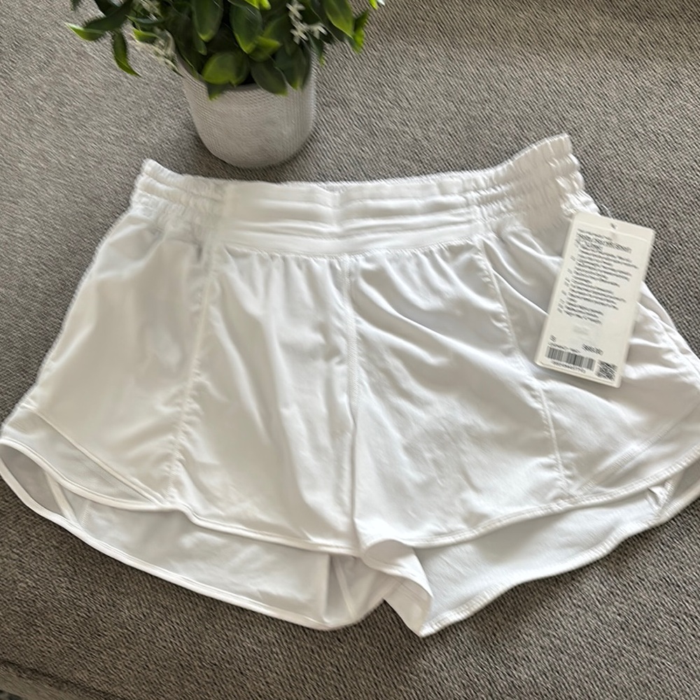 Lululemon Hotty Hot HR Short 4” White NWT Size 8